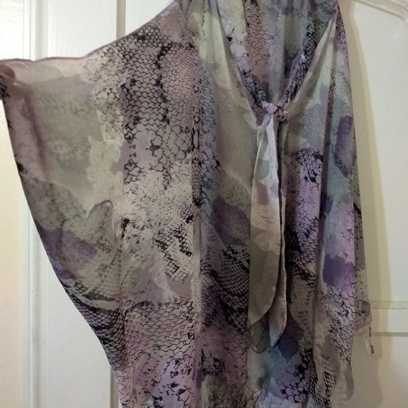 Woman's Blouse - Picture 4 of 4